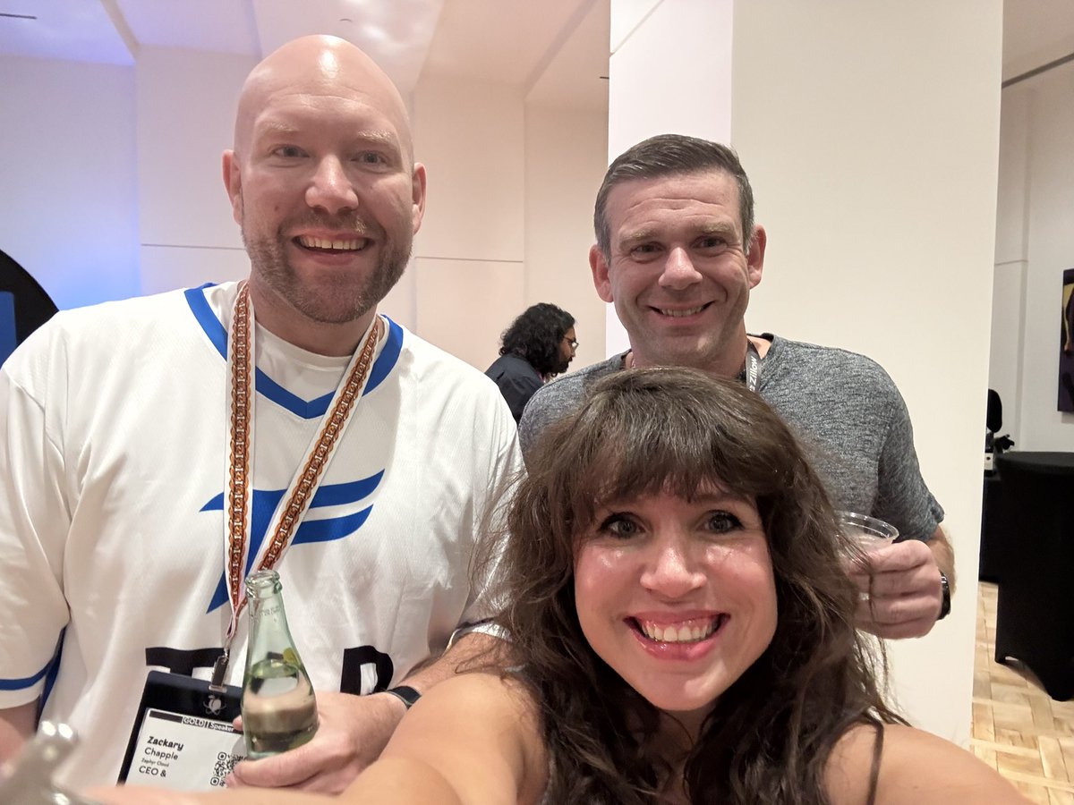RoxanaCodes's tweet photo. We definitely lucked out being back to back with @ZephyrCloudIO’s booth. They rocked the expo hall and after hours events. 🔥
@RenderATL #renderATL https://t.co/s6jLhiqWwK