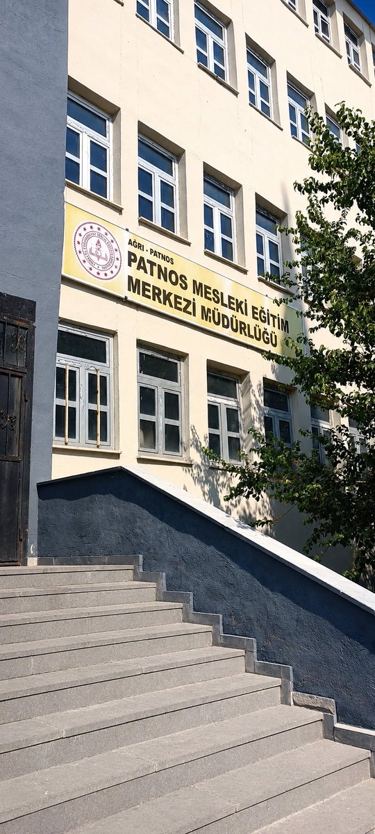 PatnosDSM's tweet photo. Patnos Denetimli Serbestlik Müdürlüğü olarak, kamuya yararlı iş kapsamında takip edilen yükümlülerimizle Patnos Fatih Mesleki ve Teknik Anadolu Lisesi ile Patnos Mesleki Eğitim Merkezi Müdürlüğünde temizlik ve çevre düzenleme çalışmaları gerçekleştirdik.
🍀 https://t.co/Phlyi6m39S