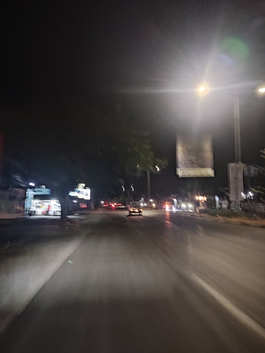 NoName86841's tweet photo. Gabutny jam segini masih diluar 
#gaymakassar #makassar https://t.co/2NIrOupGW7