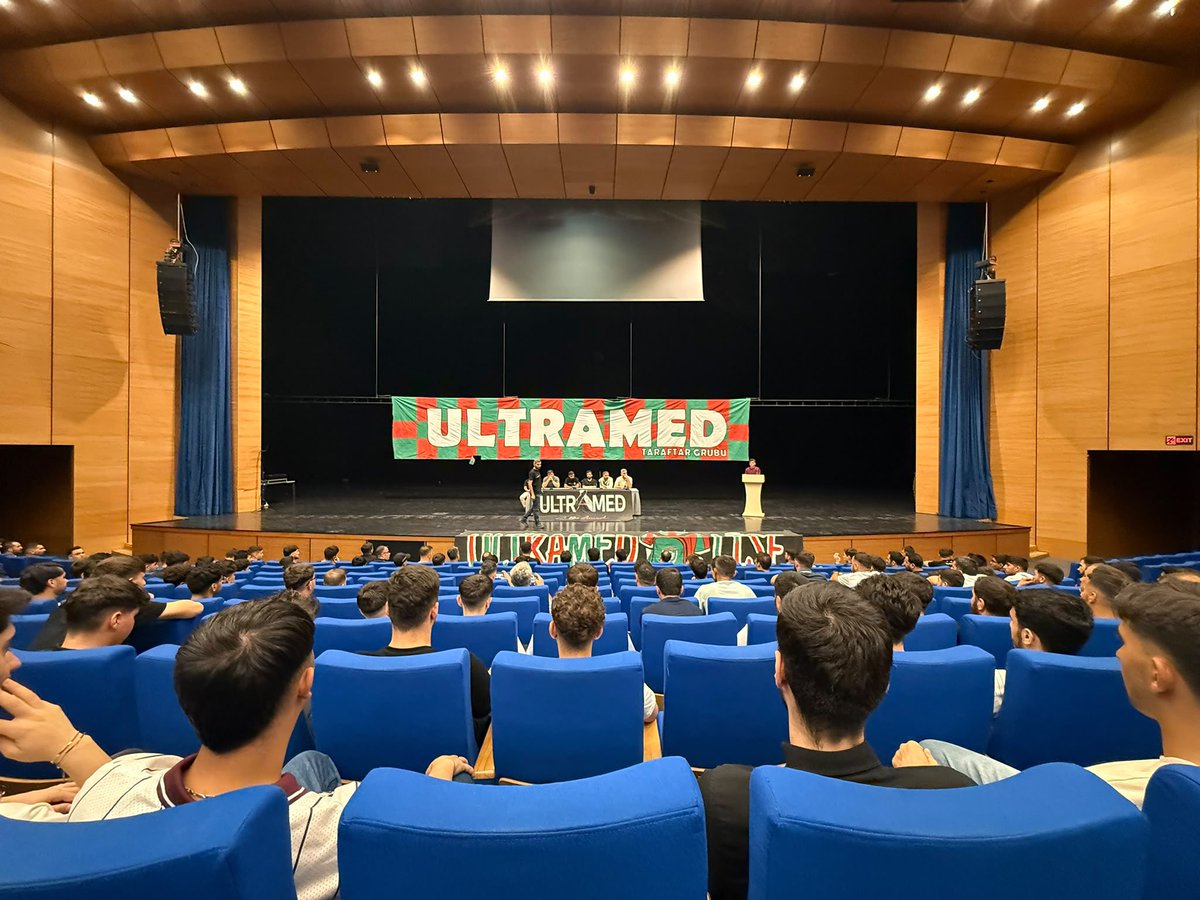 ultramed21's tweet photo. Sezonun ilk maçı öncesi ilk toplantımızı gerçekleştirdik.

UltrAmed olarak üyelerimizle bir araya gelerek yeni sezonda tribünde yapacaklarımızı, hedeflerimizi ve projelerimizi konuştuk. Fikir alışverişinde bulunarak yeni sezona hep birlikte start verdik.
UltrAmed 
JI BO AMED 🟢🔴 https://t.co/w8KNX0npGT
