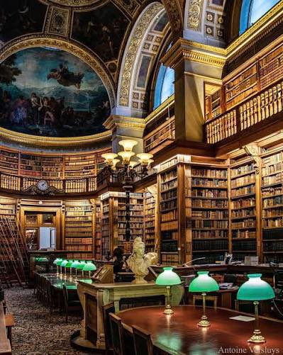 cosmoslitterair's tweet photo. Quel livre allez-vous lire en cette fin de semaine ? https://t.co/NOTY9MA2FD