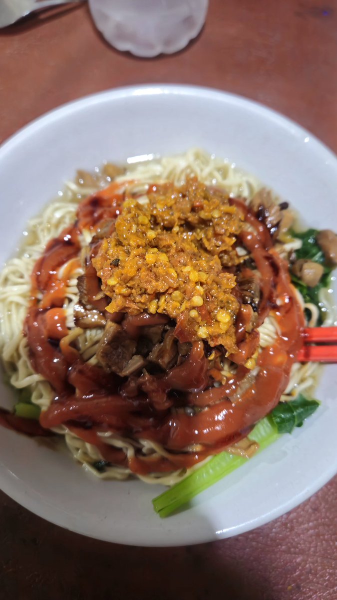 almnque's tweet photo. seporsi mie ayam ditengah malam https://t.co/O11nFkAtHW