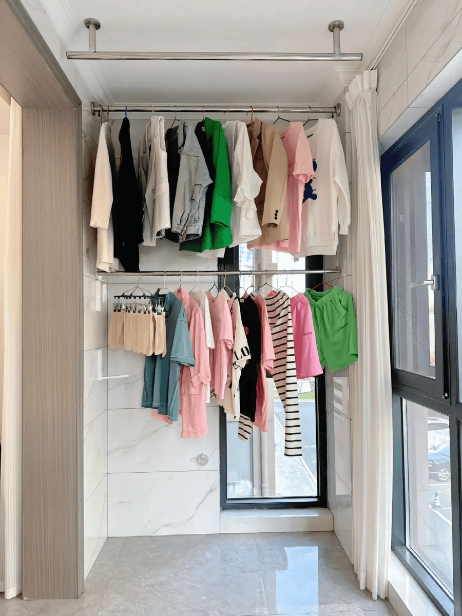 Rosalin57571995's tweet photo. Just finished folding the fresh laundry and hanging it on the balcony breeze—small win for today’s cozy vibe! https://t.co/B8o9oUby3s