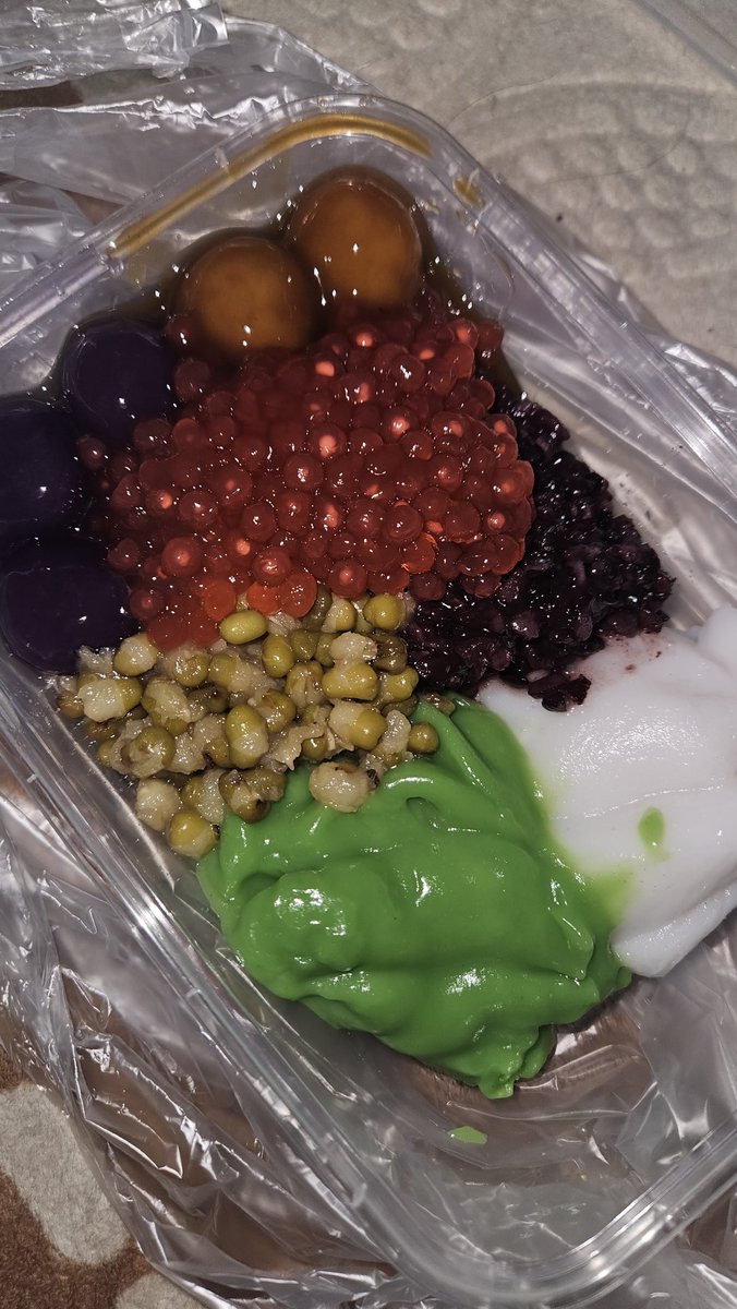 almnque's tweet photo. beli bubur sumsum campur ini, gua beli ini karna liat teman gua makan jenang campur di pasar ngasem jogja🙂‍↕️ https://t.co/uOdgesc4W1