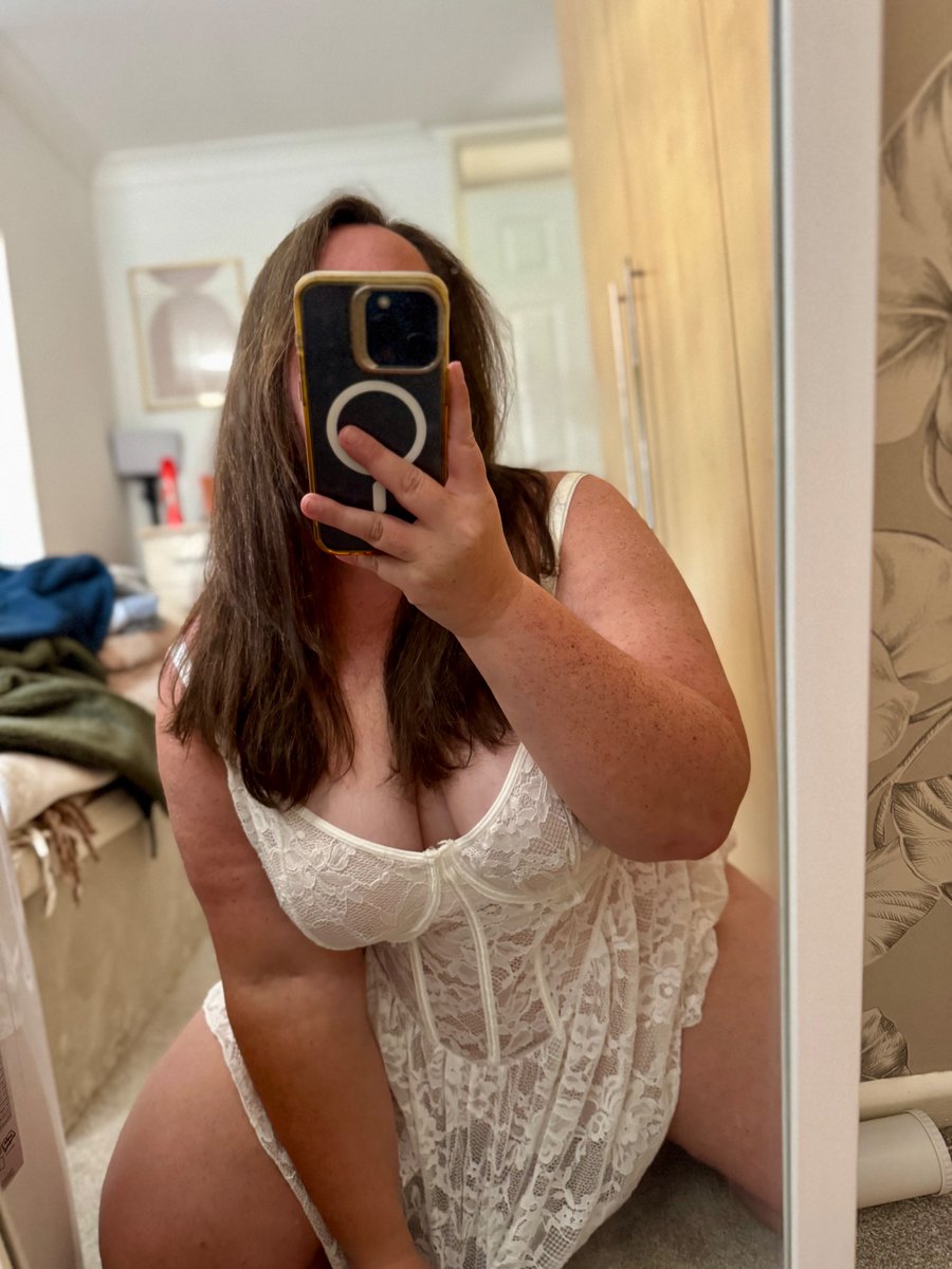 CrystalCurve95's tweet photo. This heatwave isn't the only thing getting hot and bothered. 🥵 🔥 I did my first solo video (check it out here https://t.co/OlEFMhK1HW)  #bbw #lingerie #over18 #BBWgirls #fansly https://t.co/y0M88H0b3M