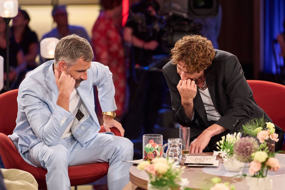 MickyBeisenherz's tweet photo. Unser kritischer Blick entspricht gar nicht der Sendung. Die wird nämlich super: 
Dank Susan Link und tollen Gästen!

Der #KoelnerTreff um 22 Uhr @wdr https://t.co/DTGTzzuOcE
