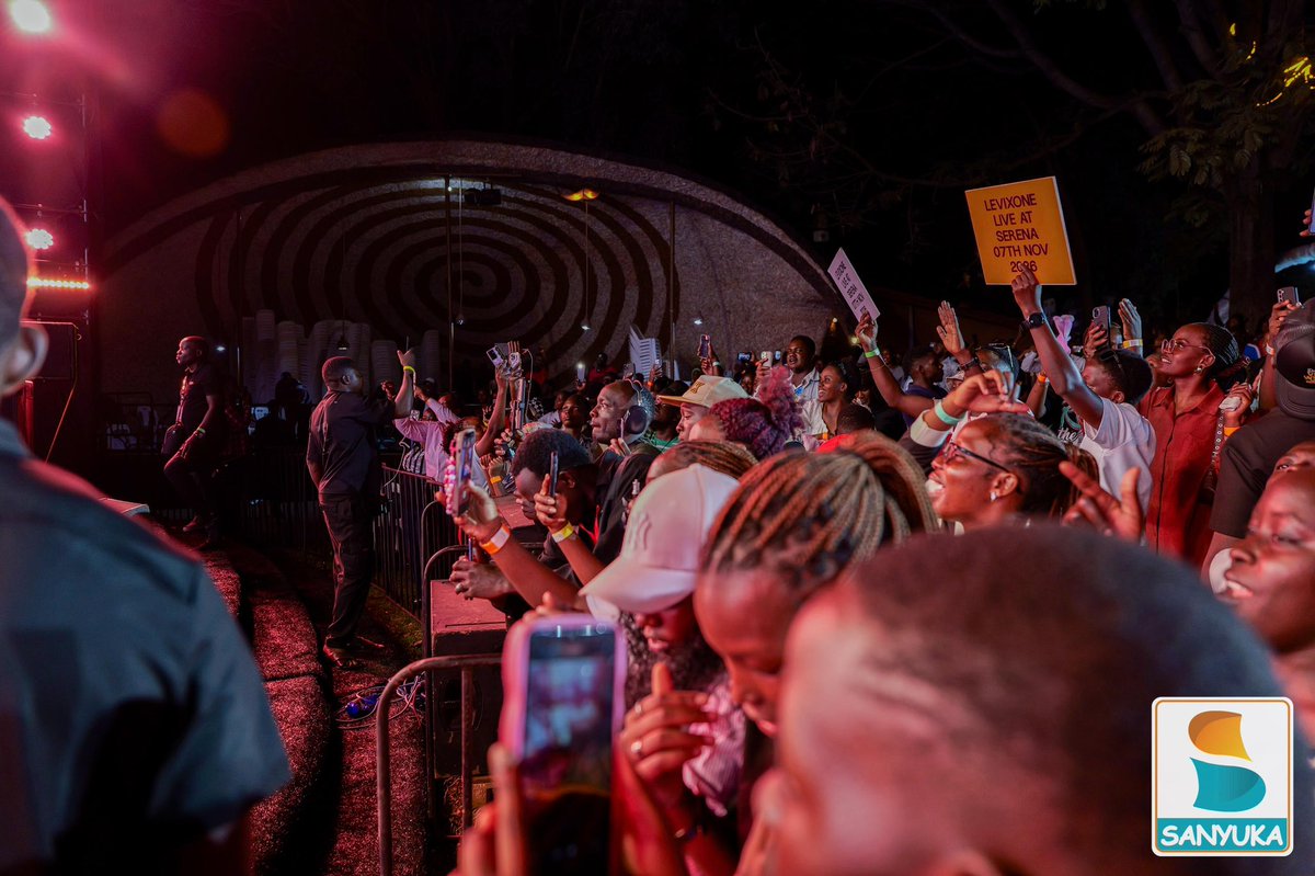 sanyukatv's tweet photo. The crowd is fully locked in! Every beat, every melody and every performance has the #VeryWeeloConcert crowd enjoying the night to the fullest.
#SanyukaUpdates https://t.co/p4y7VxMSP6
