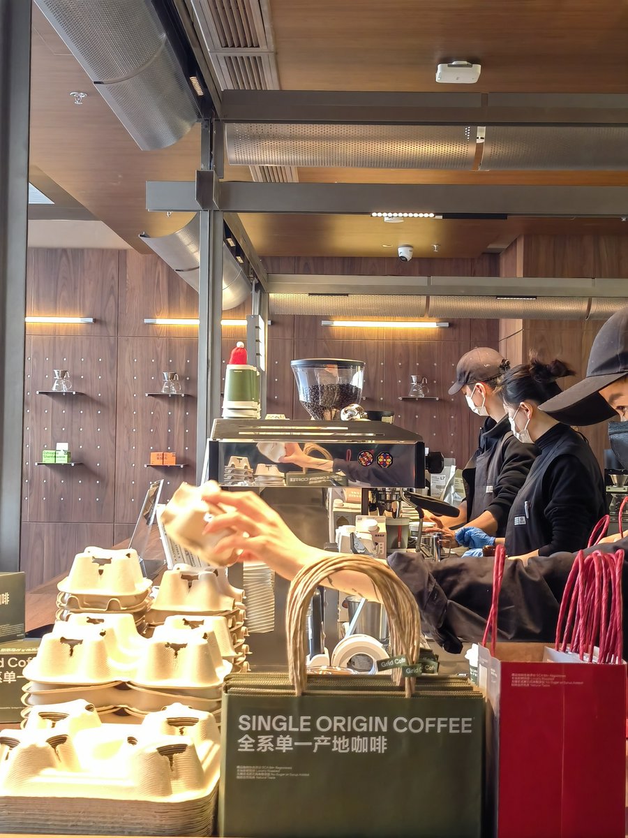 pallis34's tweet photo. Just tried a zero-waste coffee refill at a pop-up café near my office—game-changer! No single-use cups, great brew, and saved a dollar too. Small steps = big impact. https://t.co/uoXiuZYHfO