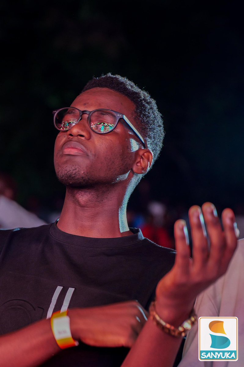 sanyukatv's tweet photo. Good music, happy faces and beautiful energy! The crowd is soaking up every moment at the #VeryWeeloConcert.
#SanyukaUpdates https://t.co/ezEe5sB3v6