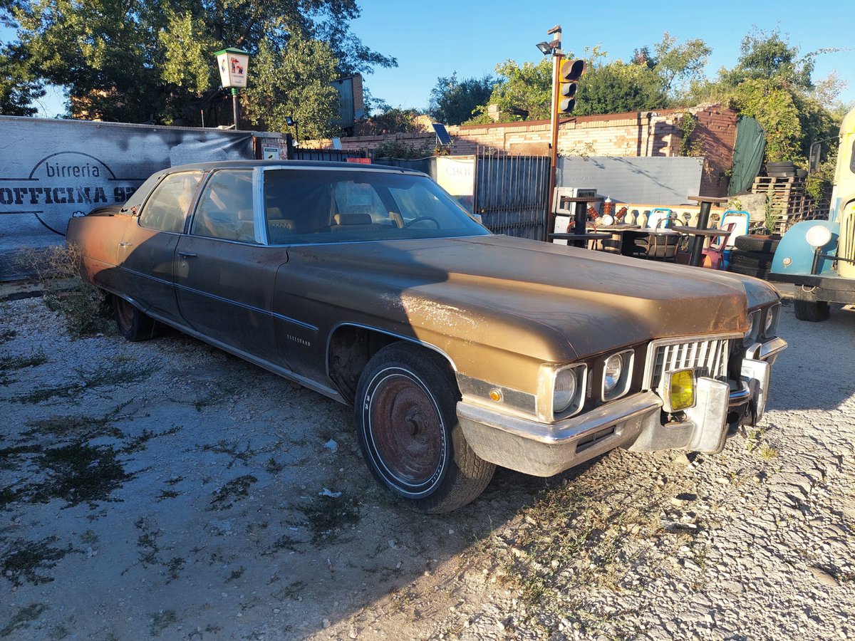 annamarylight's tweet photo. Un colosso d'acciaio che non ha paura del tempo.Sembra uscita dal set del film di Scorsese.Una leggendaria Cadillac del 1972.Un gigante d'altri tempi
#BuonanotteATutti♥️✨️
#Cadillac
#AutoDEpoca
#Automobilismo
Foto mia 📸 in un pub caratteristico https://t.co/YjdP6n1sf9