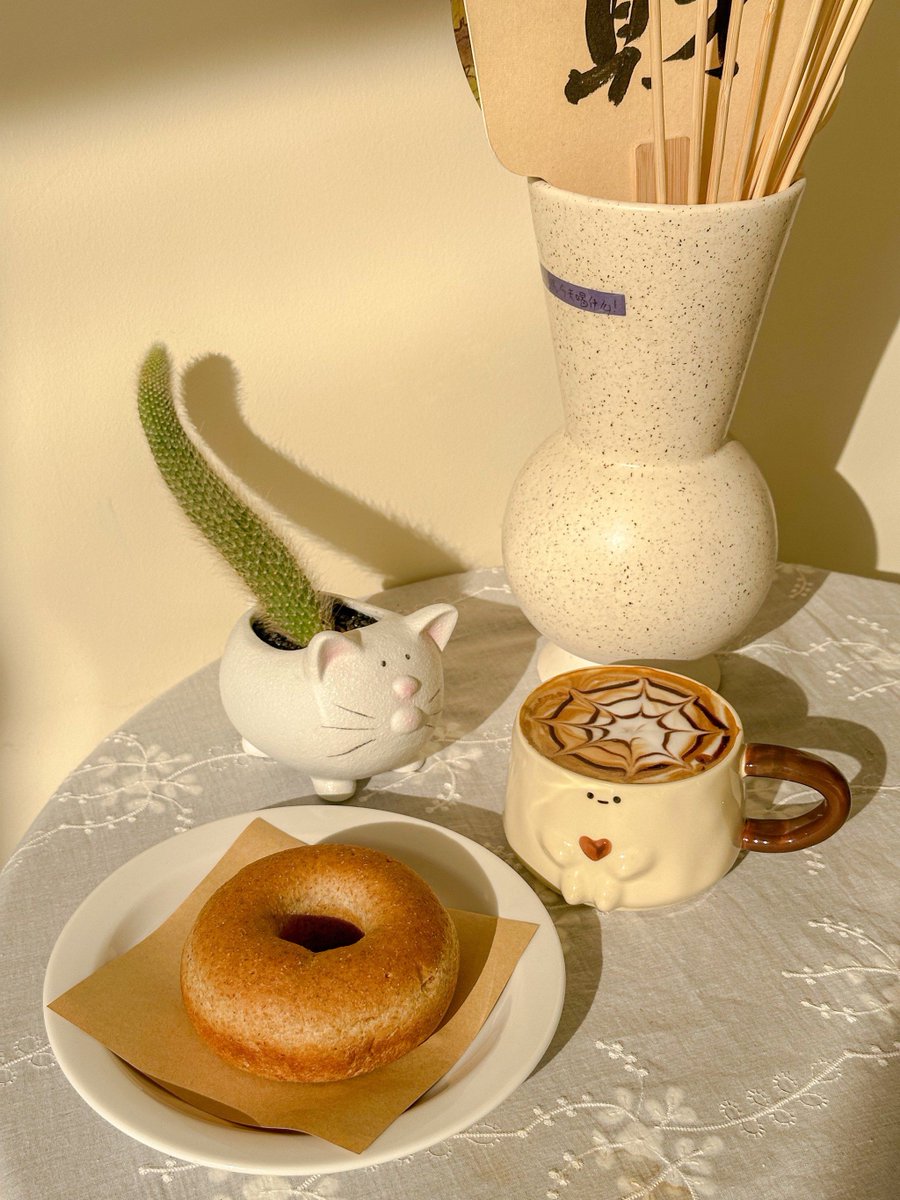 GermanOutpost's tweet photo. Just tried a zero-waste café with edible utensils u0026 plant-based milk lattes—every sip feels like a tiny win for the planet! ， https://t.co/cgD9zUmQqs