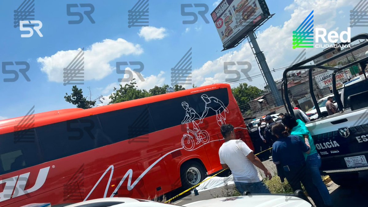 laredcincoradio's tweet photo. #ACTUALIZACIÓN🚨|| Una persona murió tras ser atropellada en el puente de San Felipe Hueyotlipan, con dirección a la autopista. Autoridades acudieron a la zona para realizar las diligencias correspondientes. https://t.co/H5M4xlfzAq