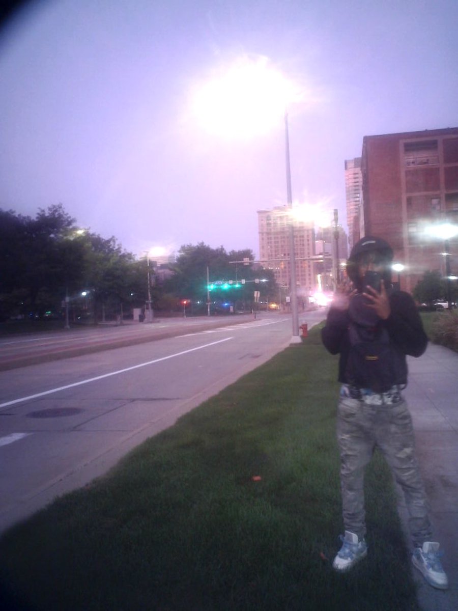 MaliYsl's tweet photo. Just checking in — good afternoon everyone #cle #cleveland https://t.co/9FulHcM40v
