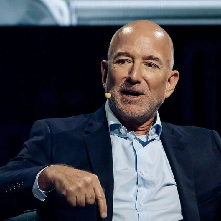 OreOfe60018's tweet photo. Interviewer 🗣️: Now that you have bought a minority share at Liverpool football club, what goals do you plan to achieve.

Jeff Bezos🗣️: First thing on my list is to buy Barcola, then hopefully in few years time we can sign stars like Yamal, Olise, Nunez and the likes. Winning a trophy at least is also part of my goal.

Source(@OreOfe60018 )

#LFC