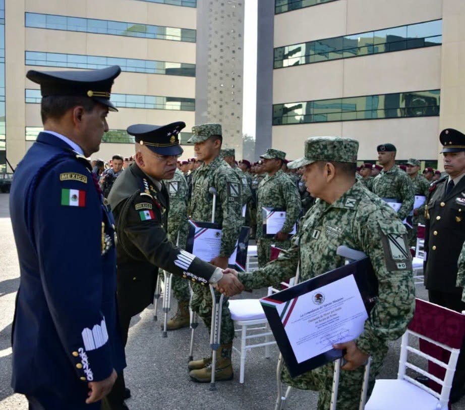 OfldeCuartel's tweet photo. 📷5 años de liderazgo, compromiso y servicio.
Este 13 de agosto se conmemoró el 5.º Aniversario de la creación de la Comandancia del Ejército Mexicano, reafirmando la disciplina, preparación y compromiso de quienes sirven a México.
#EjércitoMexicano #HéroesMexicanos #defensamx #SiempreLeales #TodoPorMexico