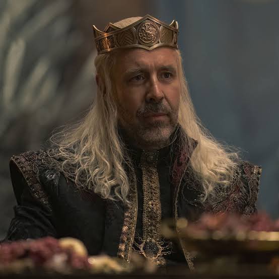 eveistheone's tweet photo. Viserys Targaryen. I think a lot of people mistake weakness for lack of love, but most of his biggest mistakes came from trying to keep his family together. #HOTD https://t.co/WQNvRkvFlE
