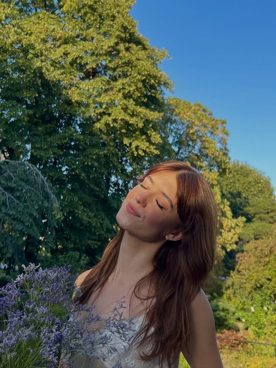 newtvapor's tweet photo. Daisy Edgar-Jones looks like she was plucked straight out of a fairy tale and I genuinely refuse to believe she’s not a fairy 🧚‍♀️✨ https://t.co/E7PAqBoCTx