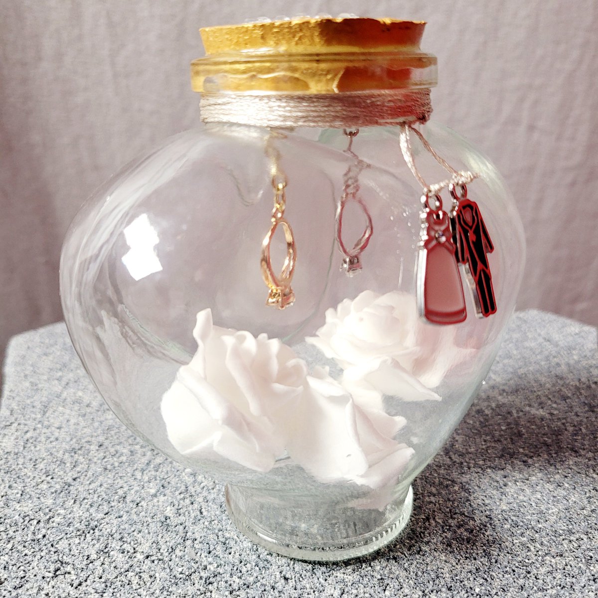 JamesGannonCom's tweet photo. The Bottles of Life 021: One Couple, One Heart- Some things just belong together. 👰‍♀️🤵 💍🩶💐 #thebottlesoflife #artsandcrafts #bottle https://t.co/BkLduEPzhw