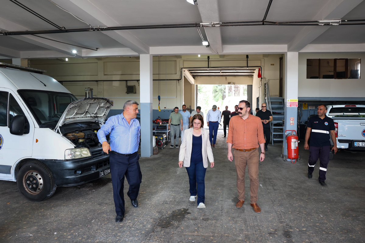 koymenesin's tweet photo. 📍 Ulaşım Hizmetleri Müdürlüğümüz

Müdürlüğümüzde görev yapan şoför arkadaşlarımızla bir araya geldik.

Maltepe’nin ulaşım hizmetlerinin aksamadan sürmesi için gece gündüz direksiyon başında emek veren tüm çalışma arkadaşlarımıza teşekkür ediyorum. https://t.co/uDRoN0tOeZ