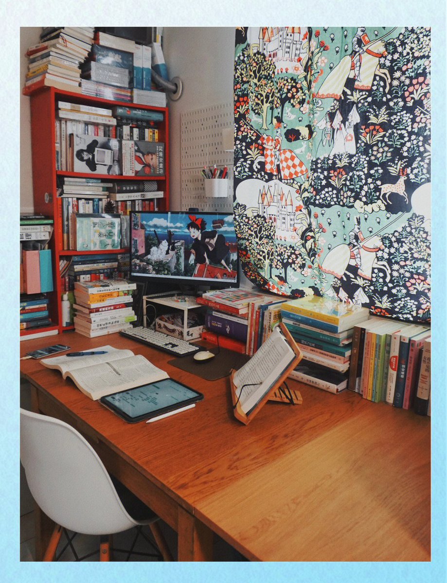 morcela_abas's tweet photo. Tackled my cluttered corner today! Donated 3 old books and a sweater I never wear – now I have space and feel lighter. One man’s trash is another’s treasure, right， https://t.co/Lfez8MseFN