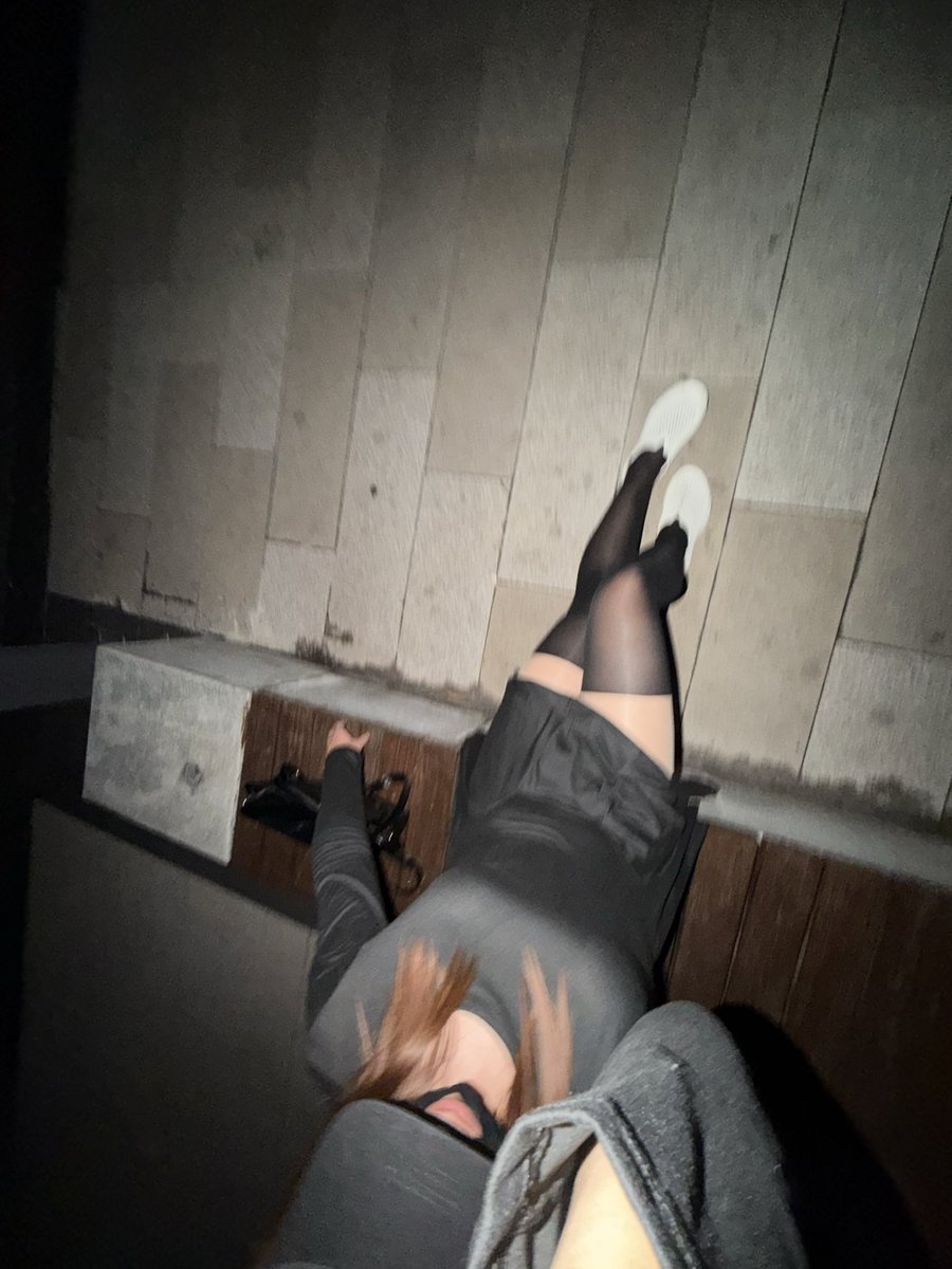 jinjinou08's tweet photo. 深夜露出～在小区顶楼变身欲求不满的男娘魅魔～以前充满肌肉的线条变成了肉腿肉臀，象征着身体已经完全被改造成为了男娘妓女💕每一秒都沉沦在无止尽的高潮🥵已经再也无法作为正常男孩子活下去了…… https://t.co/9Gi8fuuHpI