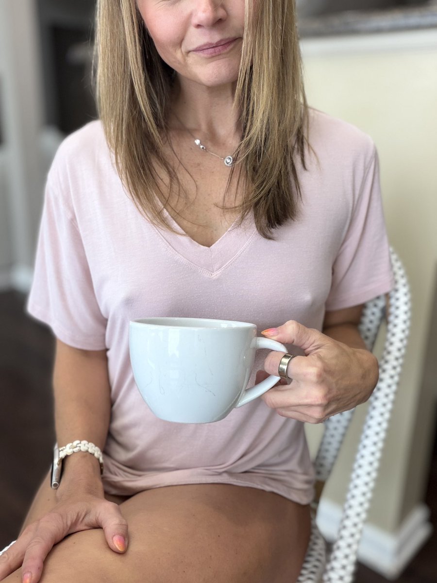 theariawren's tweet photo. Just a divorced mom of 3 enjoying something hot between her hands… coffee included 😉 https://t.co/jTI8pX8ABz