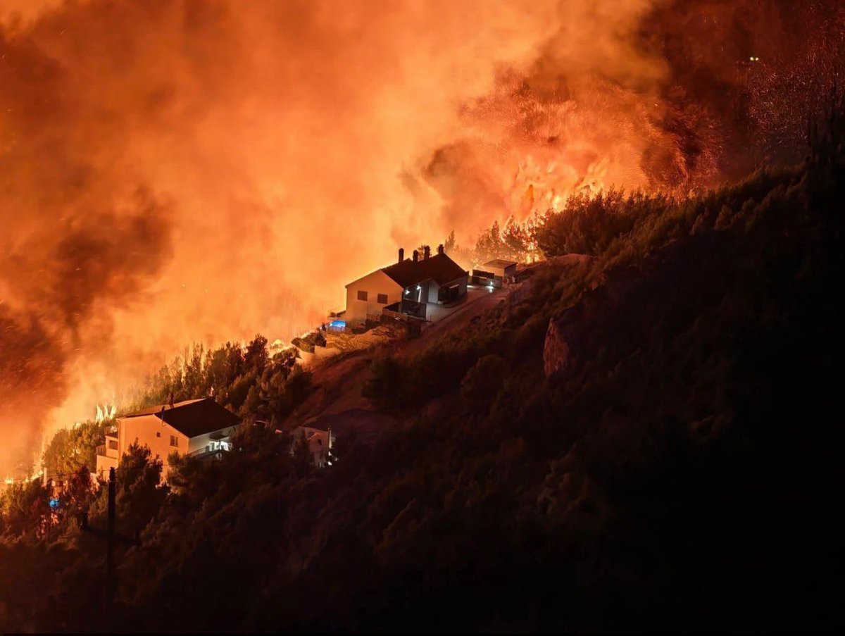 Maks_NAFO_FELLA's tweet photo. 🇭🇷 Croatia hit by largest-ever wildfires, — Reuters https://t.co/pdfM8qhev1