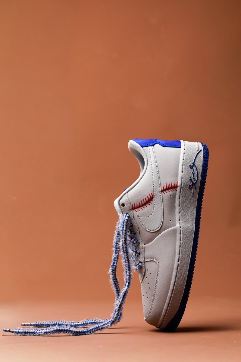 SOLELINKS's tweet photo. Ad: Kobe Bryant x Nike Air Force 1 Protro ‘Dodgers’ releases tomorrow (8/15) at 7am PT/10am ET => https://t.co/rb8gHJmBW7 https://t.co/YfKZfD00q5
