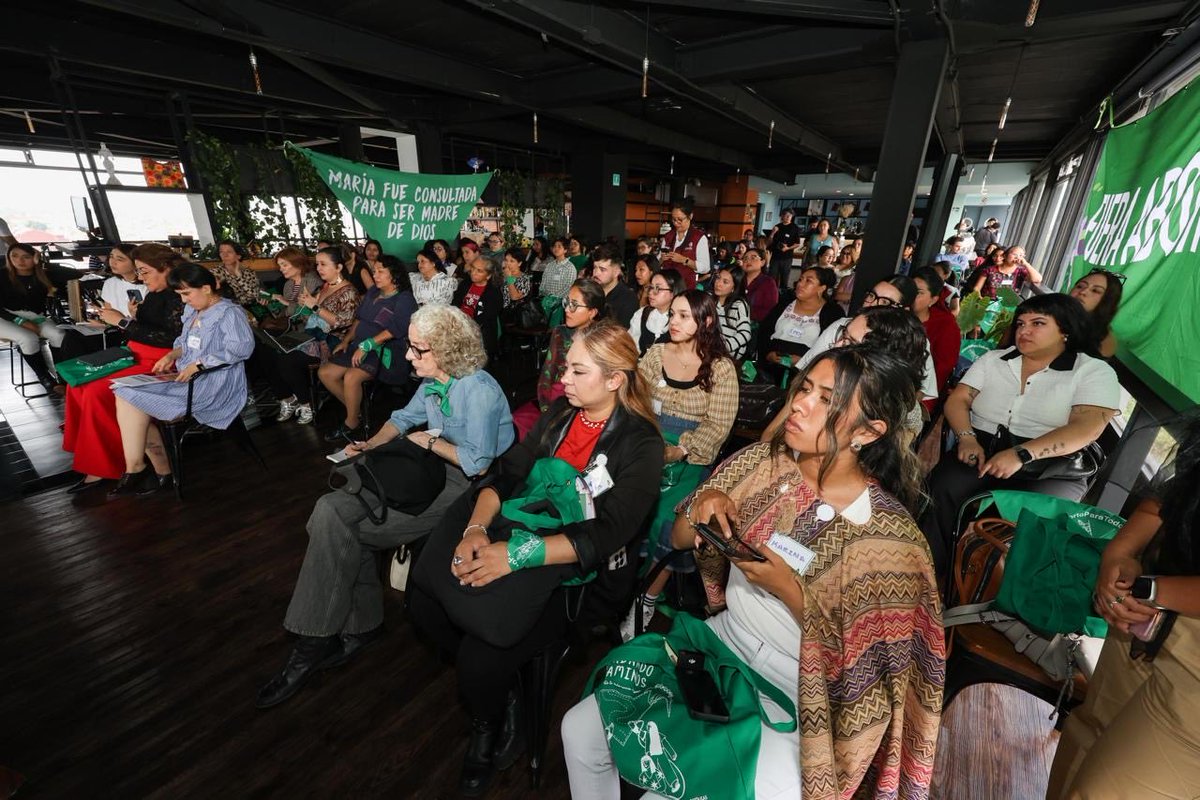 arturomedinap's tweet photo. Gracias a @CDDMexico y @GIRE_mx por la invitación al Panel Inaugural “Bordando caminos: De la Autonomía al Acceso”, un espacio para dialogar y construir de manera colectiva frente a los retos que aún enfrentamos para garantizar el ejercicio pleno de los #DerechosHumanos de las mujeres.

Un gusto compartir la mesa con las presidentas de la Comisión para la Igualdad de Género del @senadomexicano, @MaluMicher, y de la Comisión de Igualdad de Género del @Congreso_CdMex, @Ceci_vadillo.

Y con Teresa Ramos, directora general del Centro Nacional de Equidad de Género, Salud Sexual y Reproductiva; Alejandra Anguiano, titular de la Secretaría de las Mujeres de @GobMichoacan; @Daptnhe, titular de @SeMujeresCDMX; @nadgasman, titular de @SSaludCdMx; y @EreCruzvillegas, titular de la @CDMXConsejeria.

La autonomía de las mujeres y su libertad para decidir son el punto de partida, no la meta. Seguiremos trabajando —con las organizaciones, las colectivas y la sociedad civil— para que esa autonomía se traduzca en acceso efectivo a la salud, la justicia y la igualdad.