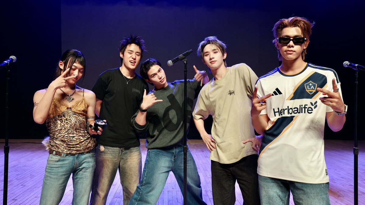 GMMTV's tweet photo. We're ready to serve up the fun for you all now. Let's have fun together! 

#LYKNDuskAndDawnWorldTour2026
#LYKNDuskAndDawnxLOSANGELES 
#LYKN
#RISERMUSIC
#GMMTV 
@LYKNofficial @RiserMusic @Williamjkp1 @realxlg @nnutdan @hongshihoshi03 @TuiChayatorn https://t.co/lLUFDseI0g