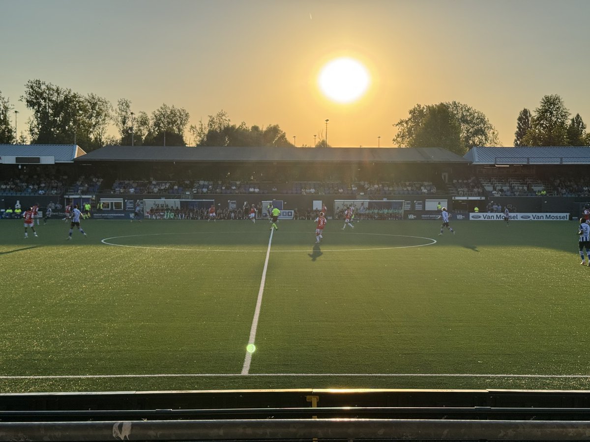 FrankKoken's tweet photo. Waar is die zonsverduistering als je hem nodig hebt. #FCEMVV #FCEindhoven https://t.co/JOi2qYn2bq