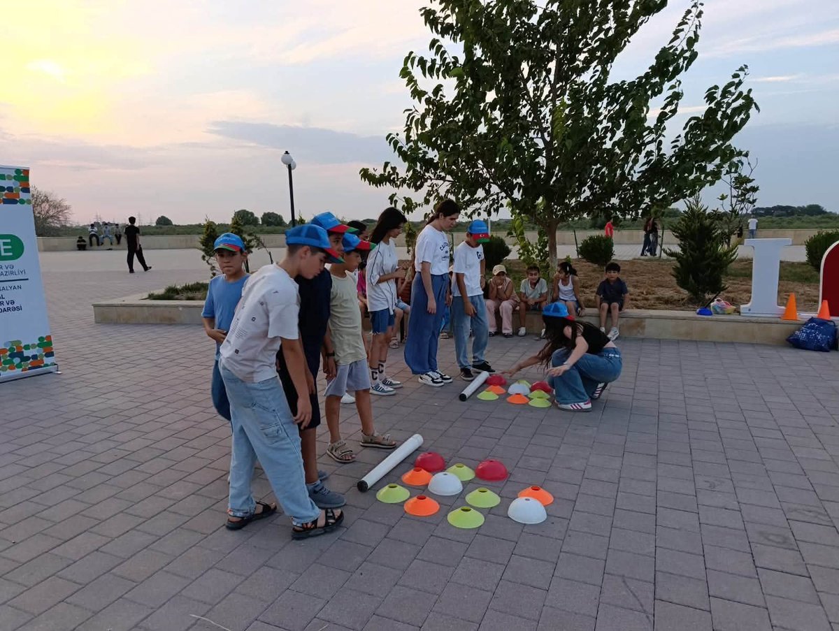 gii_neftcala's tweet photo. 🏃‍♂️ Neftçalada uşaqlar arasında əyləncəli idman oyunları keçirilib.
📍14 avqustda Neftçala Bayraq Meydanında uşaqların idmana marağını artırmaq məqsədilə müxtəlif yarışlar təşkil olunub.
#AZEidman #AZEsport #birkimibirlikdə #NeftçalaGİS https://t.co/P51kGul3V3