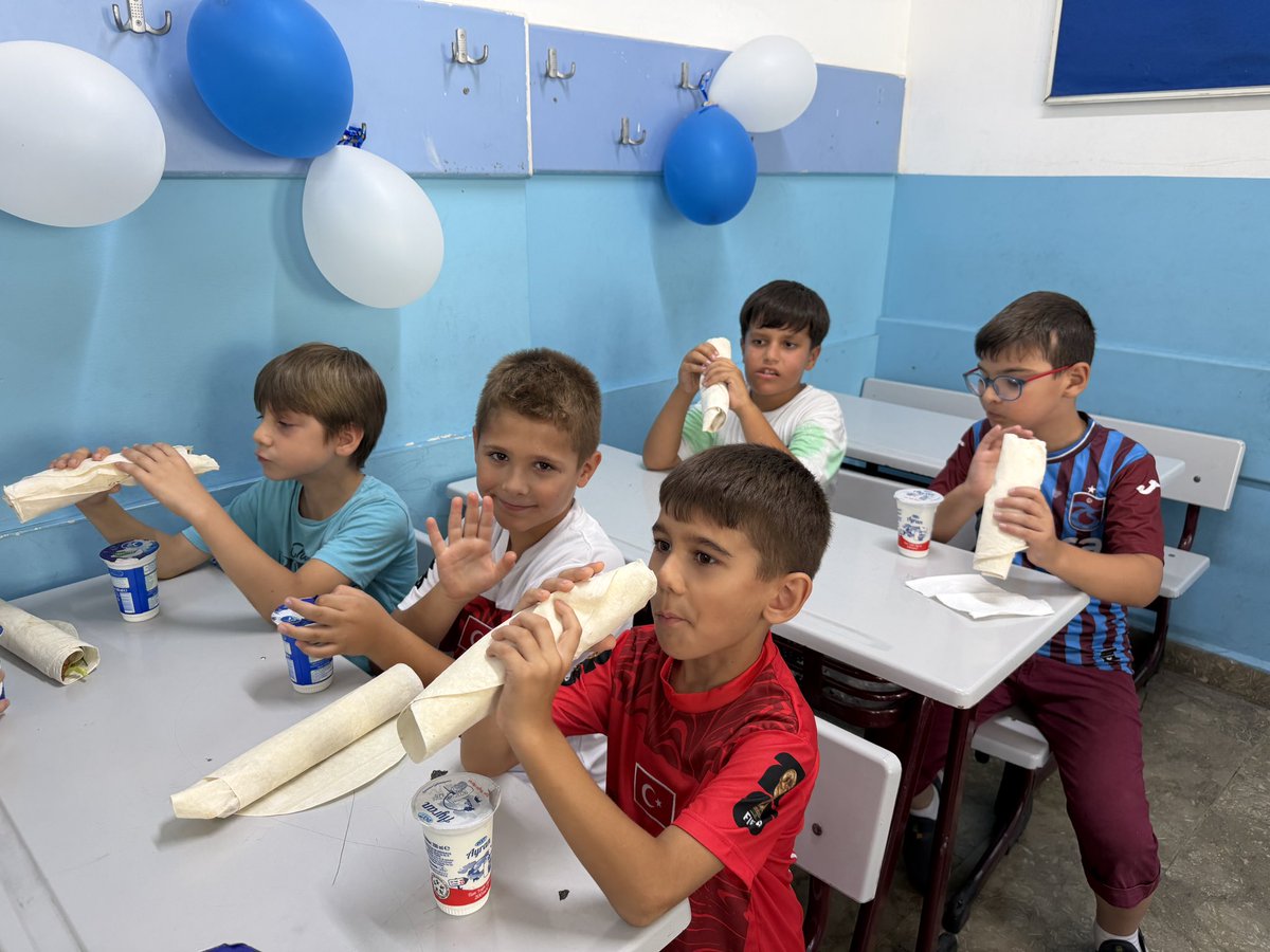 tugvagungoren's tweet photo. 📍 Gündoğdu İlkokulu

🥙 Yaz Okulumuzda düzenlediğimiz Çiğ Köfte Şenliği ile öğrencilerimiz hem doyasıya eğlendi hem de birlikte güzel anılar biriktirdi. 😊 https://t.co/mHrF6aTY7u