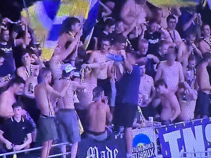 _FootPlus's tweet photo. 🚨 LA TNS ET LES PARIGOTS DE SOCHAUX EN FORCE DANS LE PARCAGE VISITEUR ! 💪🔵🟡

Ambiance garantie au Stade Bauer. Les Lionceaux seront bien soutenus. 🔥

💬 Vous êtes du voyage ? 👇

#REDFCSM #FCSM #Ligue2 https://t.co/ClfeIIBAxV
