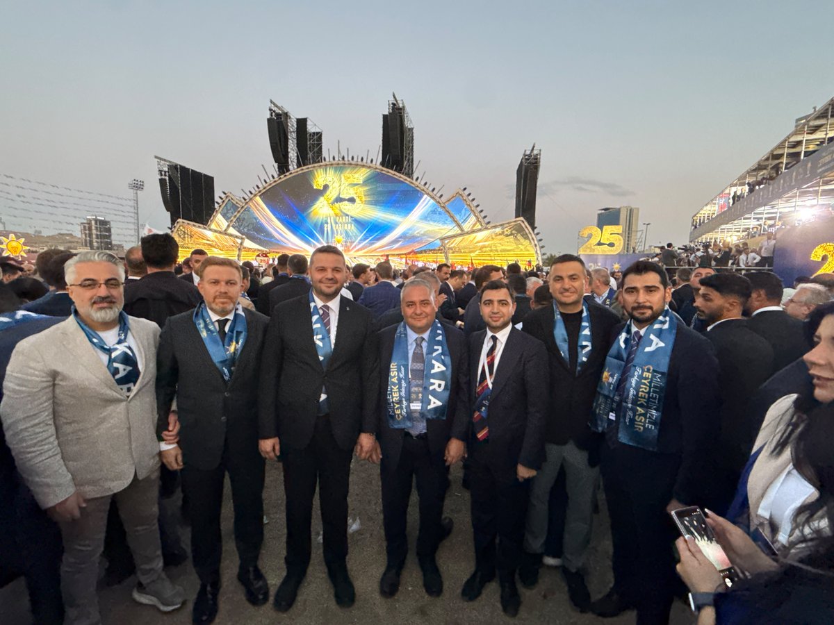 AkKeciorenResmi's tweet photo. 📍BAŞKENT MİLLET BAHÇESİ 

Cumhurbaşkanımız ve Genel Başkanımız Sayın Recep Tayyip Erdoğan'ın katılımlarıyla;

İlçe Başkanımız Ömer Faruk İslam, Belediye Başkanımız Dr. Mesut Özarslan, Yürütme Kurulu Üyelerimiz, Yönetim Kurulu Üyelerimiz ve Teşkilat mensuplarımız ile birlikte; Kuruluşundan bugüne milletimizin hizmetkârı olma anlayışıyla nice başarıya imza atan Partimizin 25. kuruluş yıl dönümü programına katılım sağladık. 

25 yıldır aynı inanç, aynı dava, aynı hedef: Milletimize hizmet.

Birlik ve beraberlik içerisinde, Türkiye Yüzyılı hedeflerimiz doğrultusunda daha nice yıllara hep birlikte yürümeye devam edeceğiz.

Nice 25 yıllara! 🇹🇷

@RTErdogan
@hakanhanozcan
@erhansarigol
@AkpartiAnkara
@omerfarukislam
@OzarslanMesut