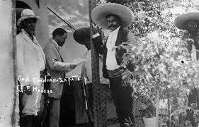 MuseoPresidente's tweet photo. 14 de agosto de 1911.- En Villa de Ayala, Morelos, Don Francisco I. Madero, sostiene una conferencia con Emiliano Zapata, quien expresa que estaba dispuesto a retirar a sus hombres a cambio de que las tropas federales hicieran lo propio. https://t.co/P4uVbuM8QV