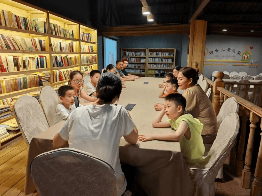 j00shua's tweet photo. Free kids' book sharing day at Maple Community Square this Sat 10am-4pm! Bring your old picture books, swap for new ones, and enjoy fun storytime for all ages. Don’t miss it! https://t.co/To2q3gPiLf