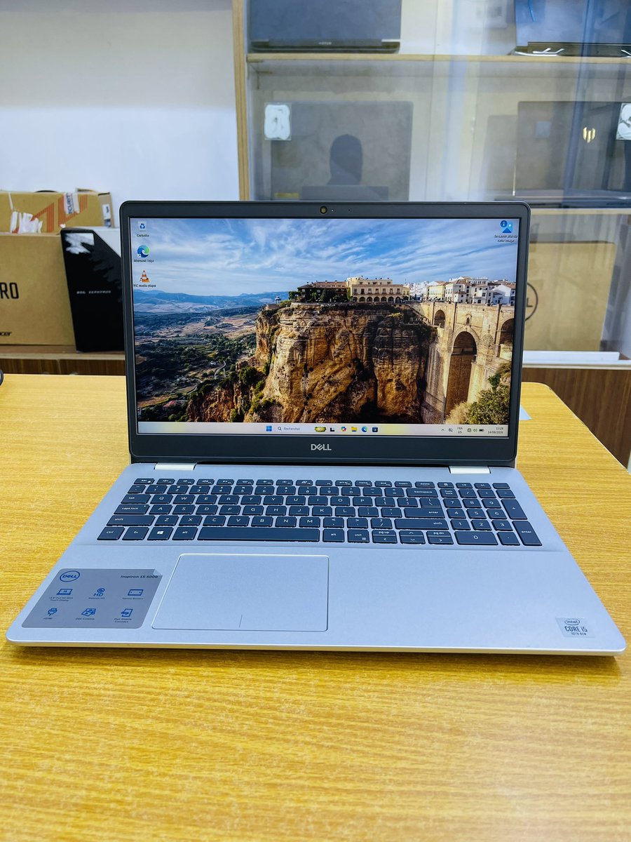 ChefDrStrange1's tweet photo. Dell inspiron 5593 core i5 10th gen 8gb (upgradeable) ram 256gb ssd (takes both hdd and ssd)  15.6 inches touchscreen display.  5hrs battery 

State  9/10

155,000xaf. 

653080403 https://t.co/ciAnmKW9QD