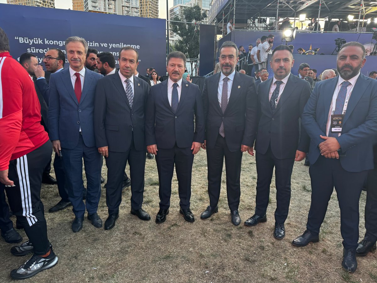 _yusufcoskun's tweet photo. 📍Ankara Millet Bahçesi 

AK Parti’mizin 25. Kuruluş Yıl Dönümü’nü, Ankara Millet Bahçesi’nde düzenlenen 25. Yıl Özel Mitingimizle büyük bir coşku ve yoğun katılımla kutladık.

Cumhurbaşkanımız Recep Tayyip Erdoğan’ın liderliğinde nice hizmet dolu yıllara…

#MilletimizleÇeyrekAsır
#AKParti25Yaşında