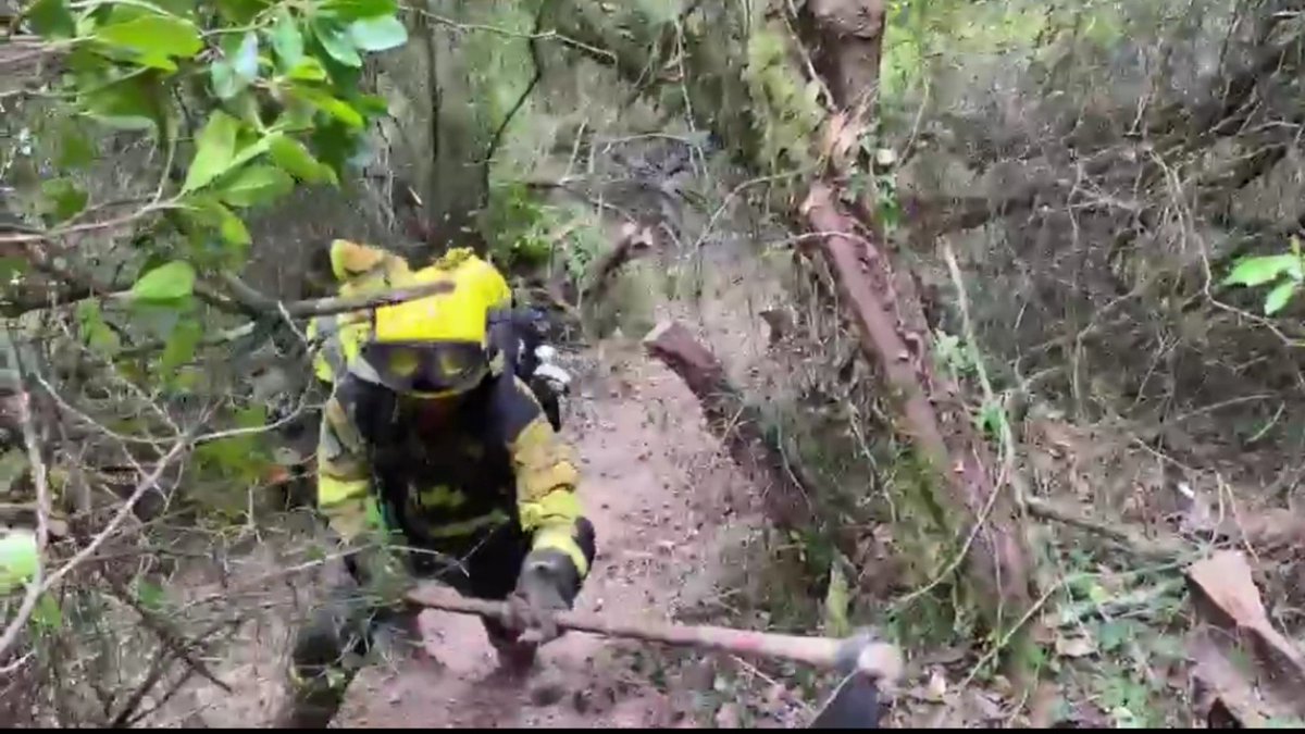 gorka581's tweet photo. @jcyl @elifbravo1mdp @mitecogob Si hay medio civil resolutivo en incendios son las @AT_Brif 

En  #IFLlanteno se han activado:

-@BRIFpradotwit desde Cuenca (539 km), solo UN helicóptero operativo‼️
-@briftabuyo desde León (391 km), por tierra
‐@BRIF_Ruente , Cantabria (150 km), por tierra. SIN helicópteros⁉️ https://t.co/7SL4DEWgJv