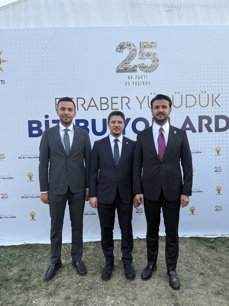 mustafatoklu07's tweet photo. 25 yıldır olduğu gibi bugün de istikametimiz belli: Milletimize hizmet, Türkiye’ye eser, geleceğe güçlü bir miras.

Bu kutlu yürüyüşte nice yıllara, nice eserlere, nice büyük zaferlere… 🇹🇷 https://t.co/LJxaLVRJzQ