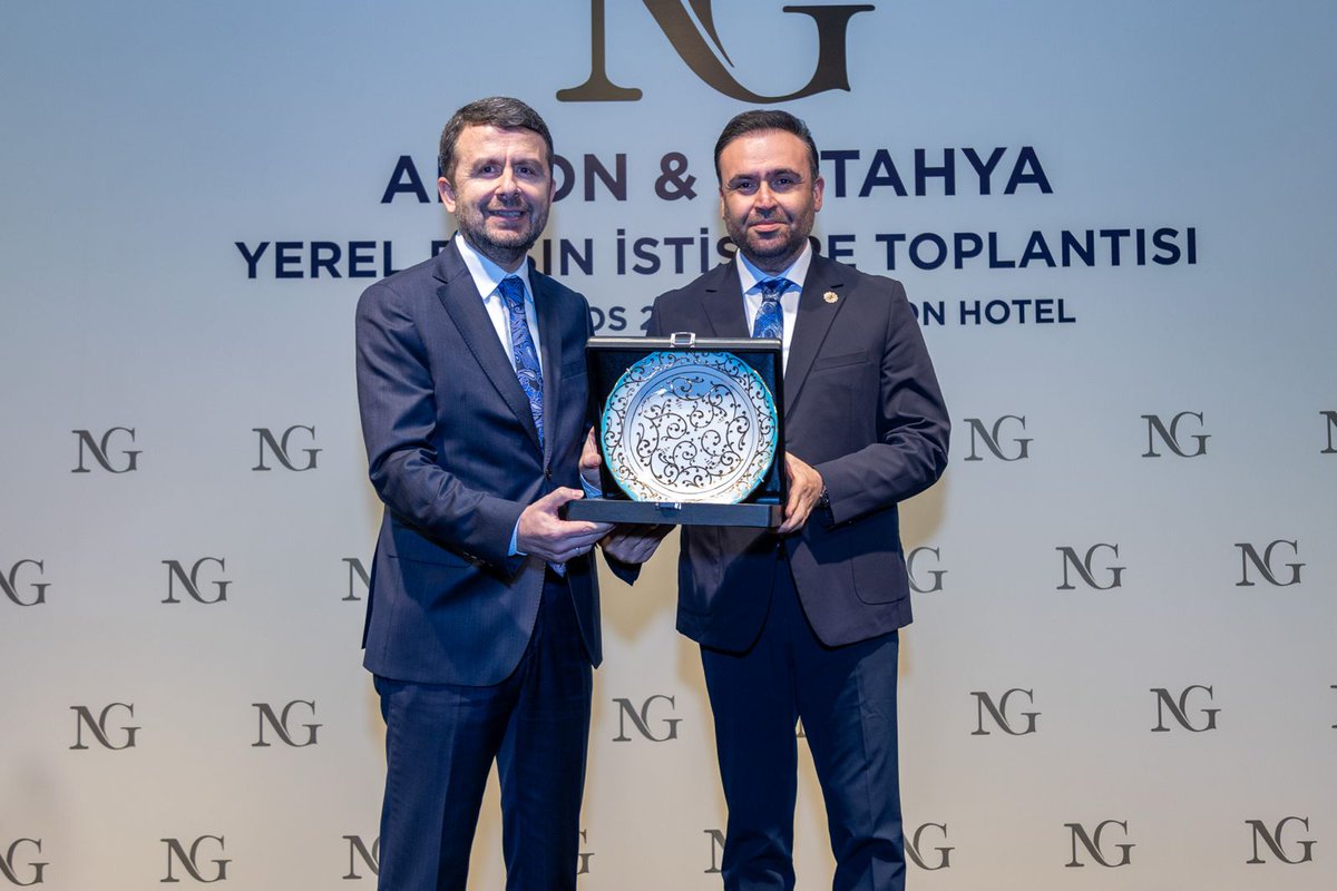 basinilankurumu's tweet photo. Genel Müdürümüz Abdulkadir Çay, yerel basın istişare toplantısında Afyonkarahisar ve Kütahya’da yayımlanan gazete ve internet haber sitelerinin temsilcileriyle bir araya geldi.

Yerel basının en büyük sermayesinin şehirle kurulan köklü bağ, okur nezdindeki güven ve yılların birikimi olan yerel hafıza olduğunu vurgulayan Genel Müdürümüz Çay, “Bunları hiçbir teknoloji ikame edemez” dedi.

Genel Müdürümüz Çay, emeğin, özgün içeriğin ve nitelikli haberciliğin ödüllendirildiği bir dijital ekosistem inşa etmeyi amaçladıklarını ifade etti.

Haber için;
https://t.co/6q2YcgQwrs