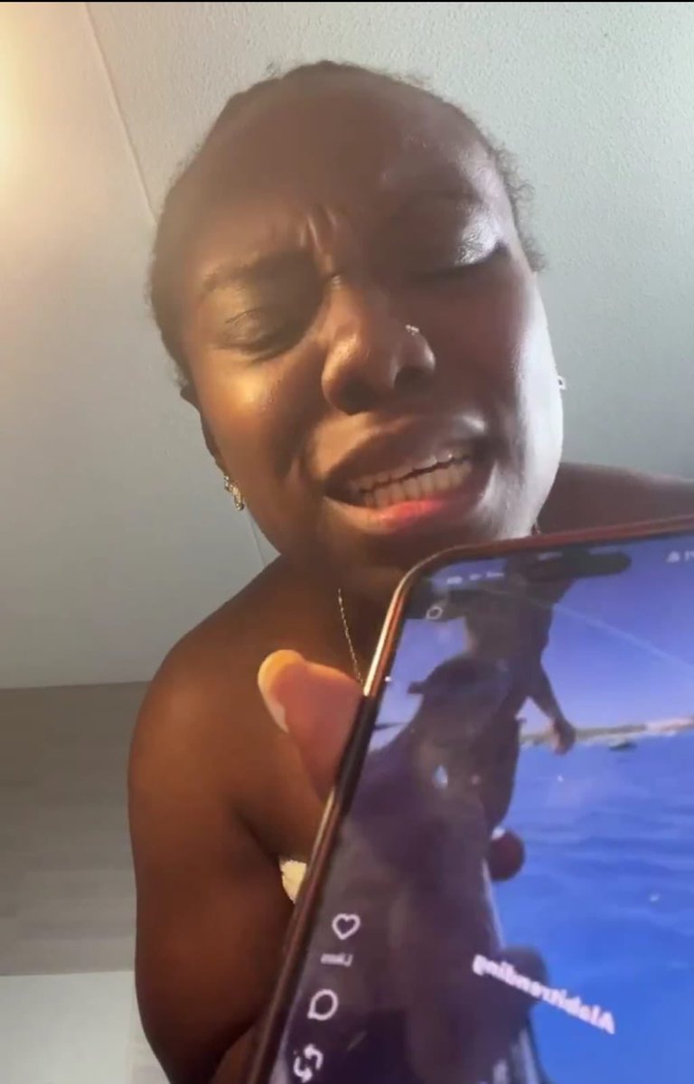 GuyMr10's tweet photo. “Burna Boy, I will have a problem with you soon, what’s that rough play you were doing inside ocean when you know we have no song together yet? What if a big shark swallows you? Please don’t try it again” 

— Singer Teni 😂 https://t.co/HEYjsfMsKL