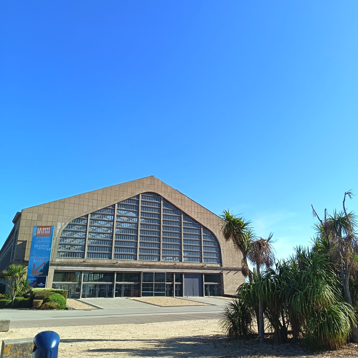 CCharuel's tweet photo. La Cité de la mer @VilleCherbourg 

#citédelamer #cherbourg #sousmarin #cotentin https://t.co/Cv3o68EYIR