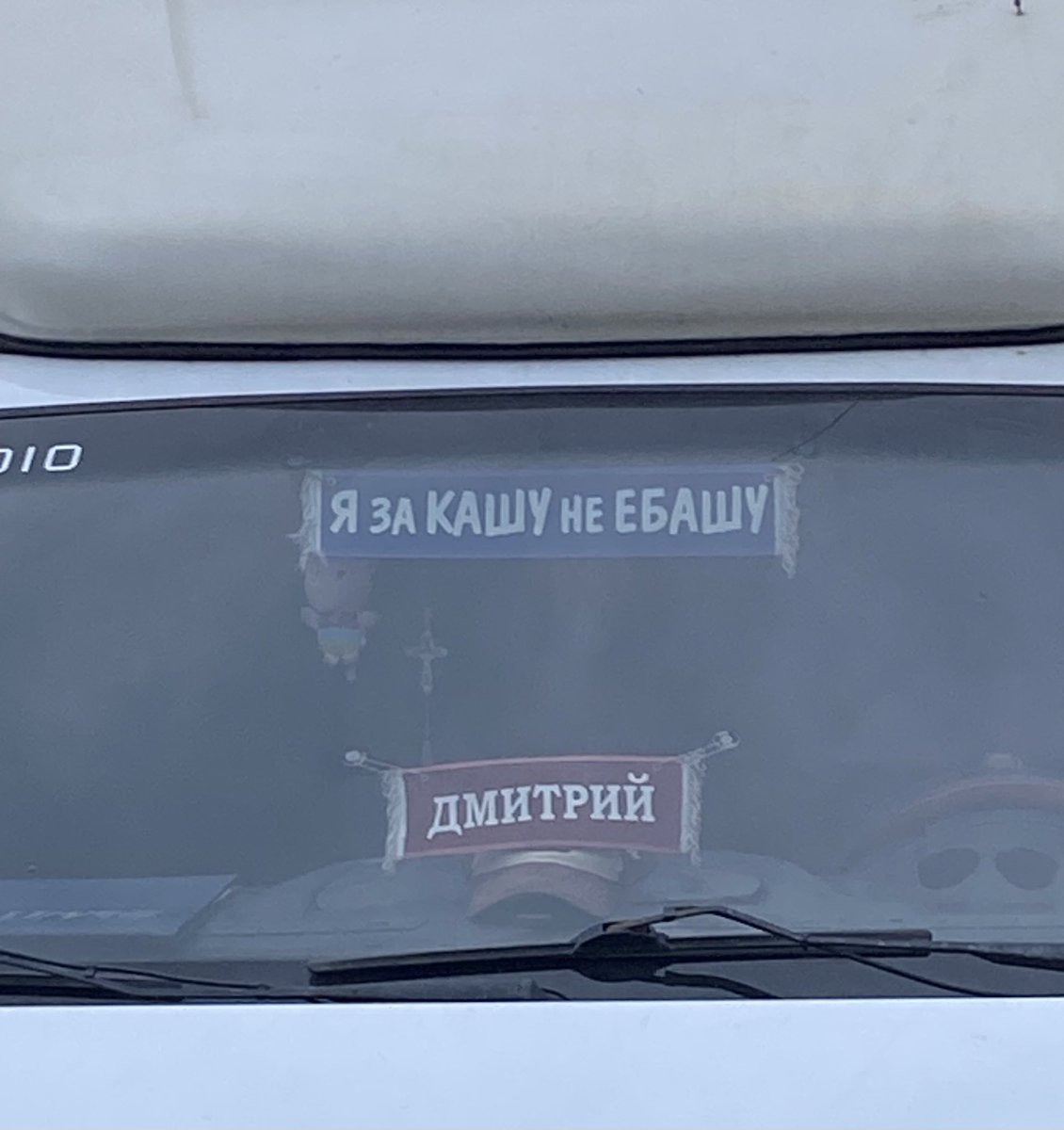 ssshaaakal's tweet photo. клянусь, когда нибудь я куплю себе машину и повешу точно такую же хуйню нахуй, пусть все знают епта 
я за кашу не ебашу https://t.co/a09pdn05HW