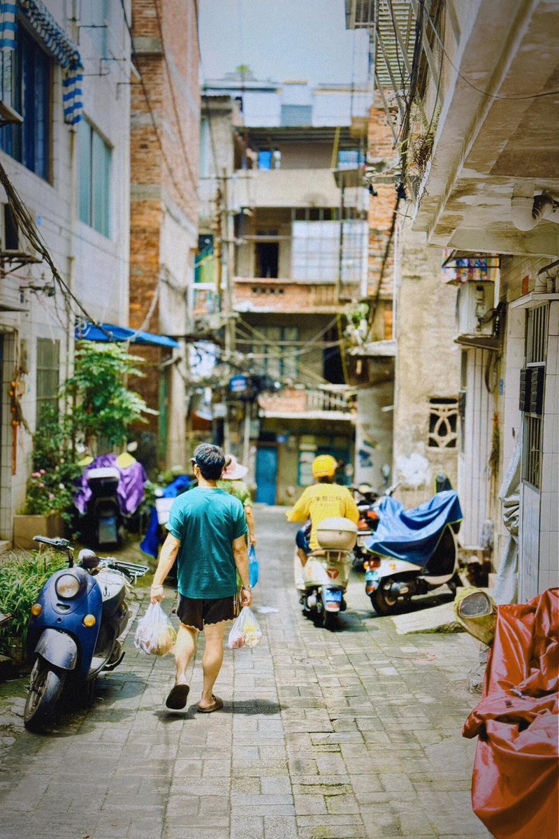 tranthi59604094's tweet photo. Chasing afternoon light through the city streets — the best candid snaps happen when you least expect it. https://t.co/wDuGkI9qgA