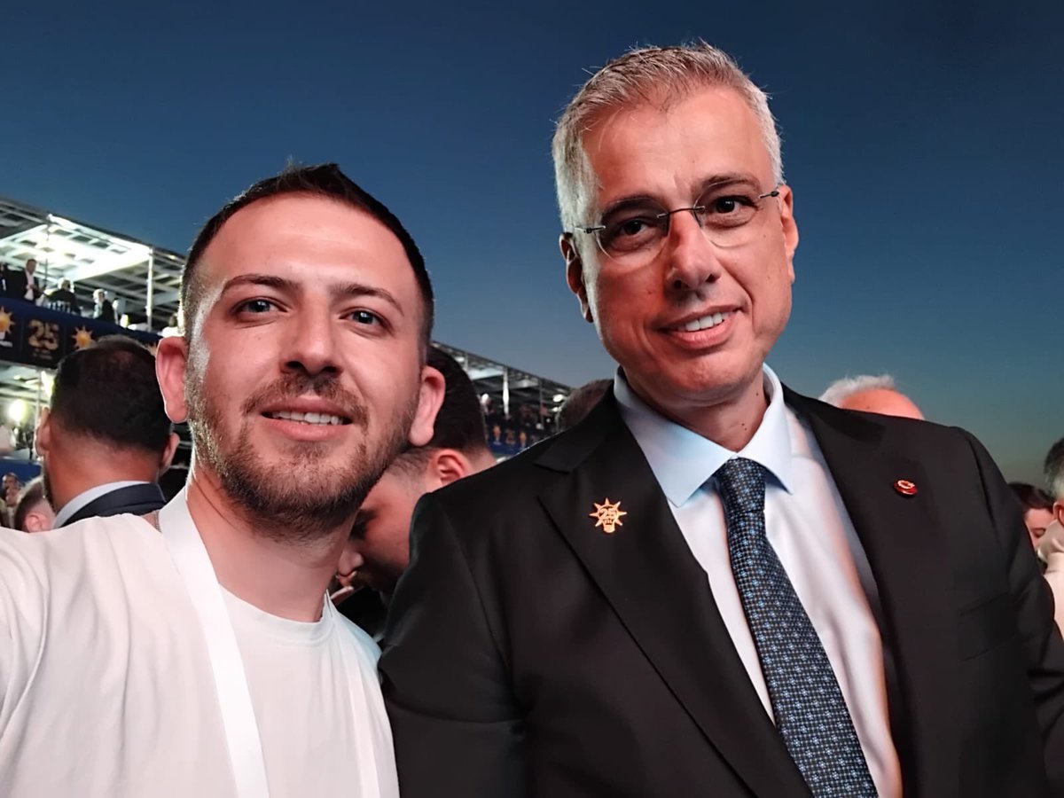 ErdemKacar7's tweet photo. Sağlık Bakanımız @kemalmemişoğlu https://t.co/UDAyaThngB