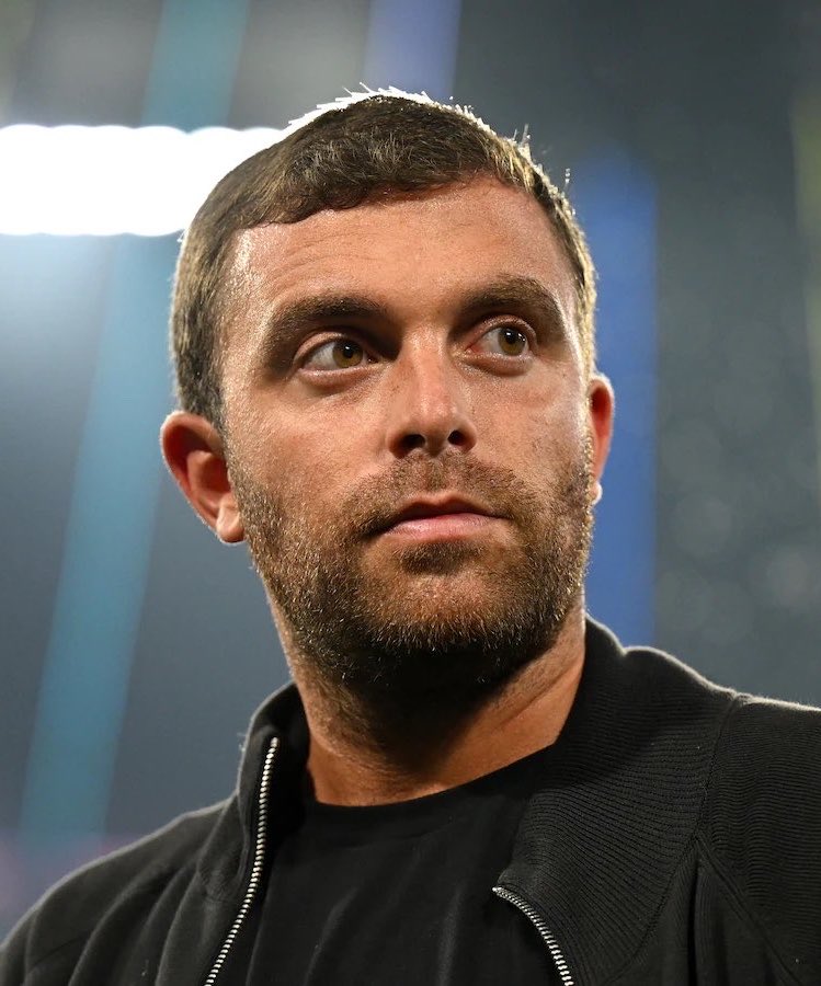 centregoals's tweet photo. 🚨🚨| JUST IN: A source who has worked at an elite level of British football gave this assessment of Fabrizio Romano.

“He is a vehicle for agent and club briefing. He forgoes any fact checking.”

[@MailSport] https://t.co/CXehuXcQSj