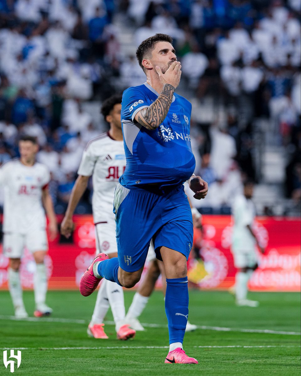 Alhilal_EN's tweet photo. A brace dedicated to the Newborn 🤩💙 @rubendsneves_ https://t.co/3nds6a0mGG