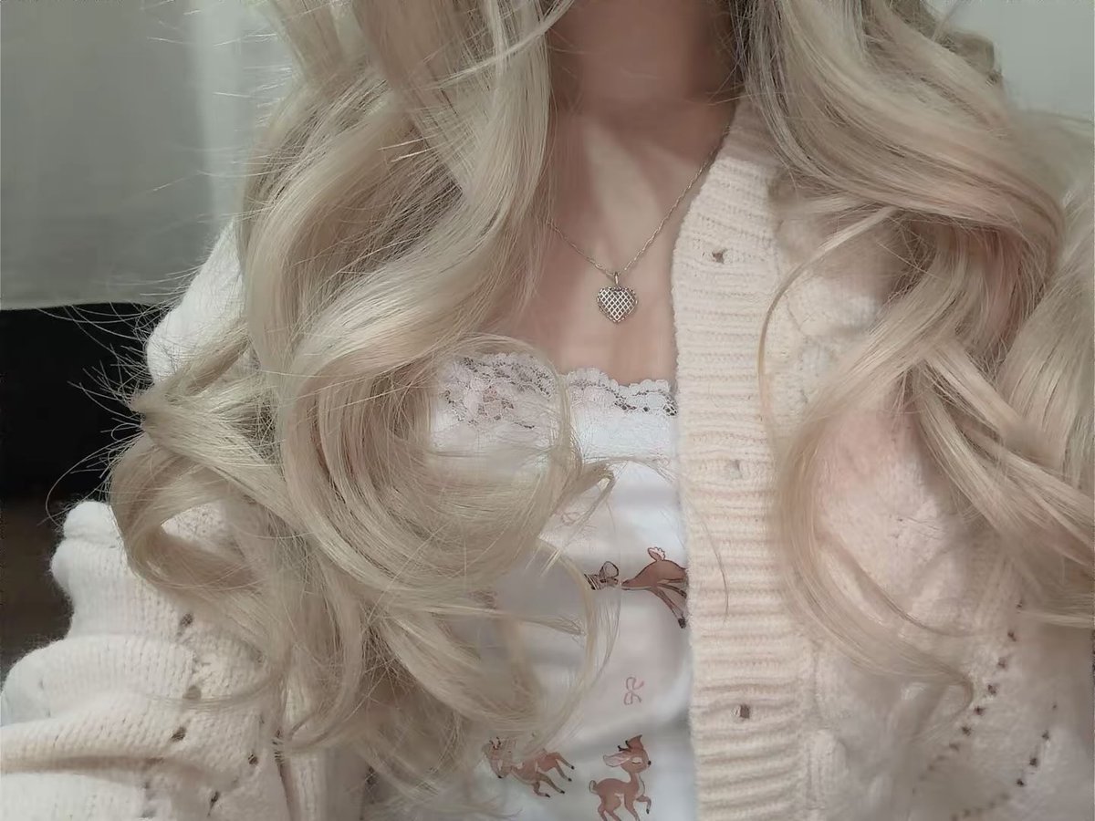 melancholicdol's tweet photo. sleeping beauty https://t.co/wJXi4NhoLM